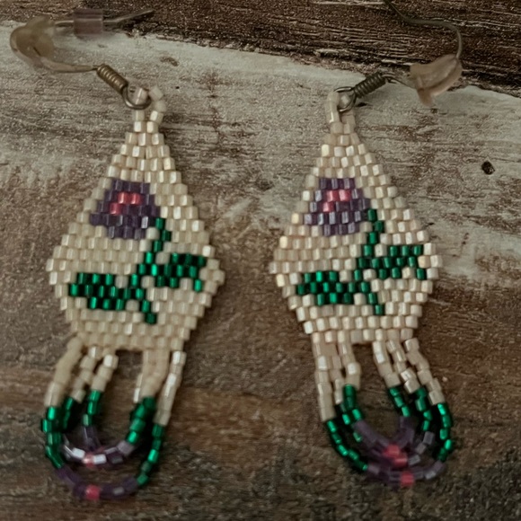 Native American Beaded Floral Earrings - Picture 6 of 9